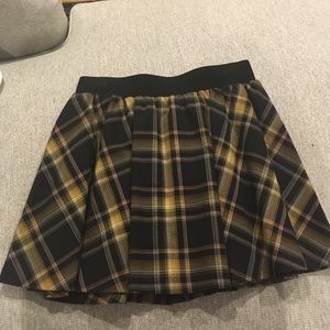 Alice + Olivia Pleated Plaid Skirt in XS